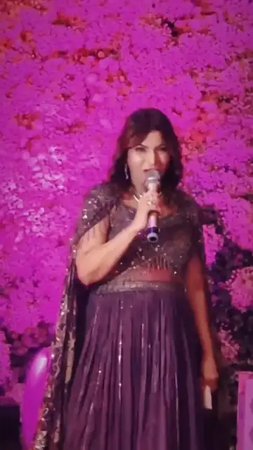 Reel: Anu Manocha on stage with the couple at a wedding