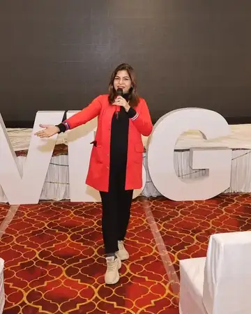Anu Manocha in a red blazer hosting a VBG business network meet
