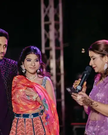 Anu Manocha talking to the couple on stage at their sangeet