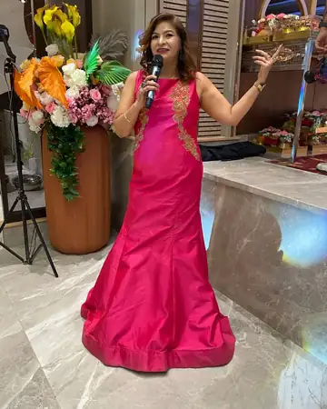 Anu Manocha hosting a wedding function at a banquet venue