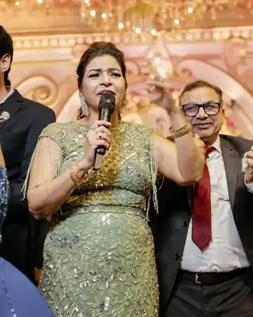Anu Manocha hosting guests on the sangeet stage
